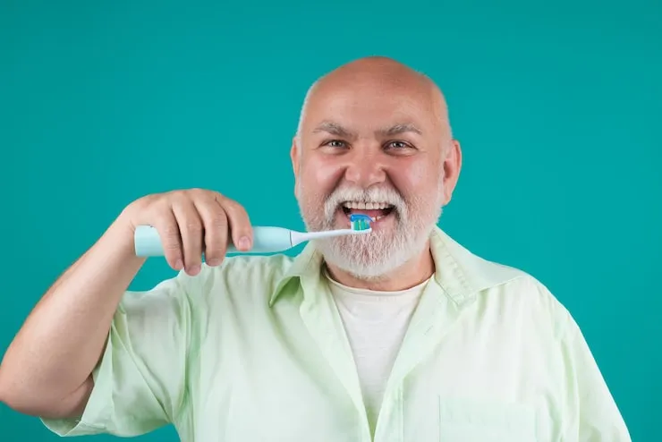 مسواک زدن بعد از جراحی ایمپلنت دندان